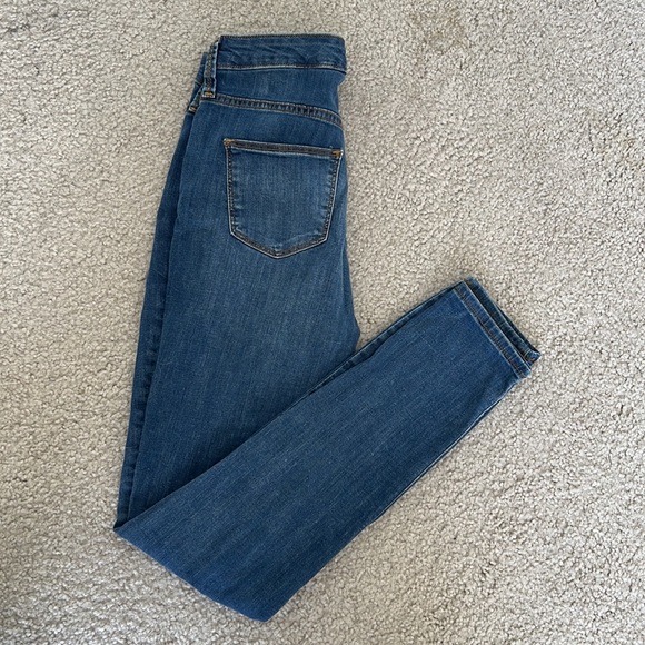 Light wash jeans - Picture 2 of 2